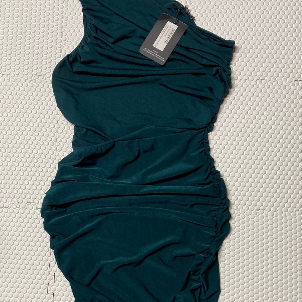 PrettyLittleThing green - One Shoulder Dress nwt